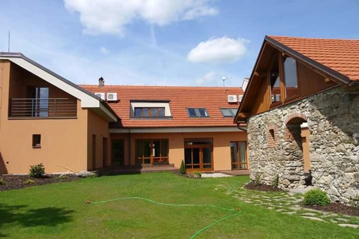Hotel Domecek Milevsko Extérieur photo